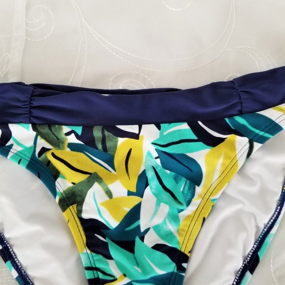 New Directions Sz M Swim Bottoms Leaves Green Blue - Picture 5 of 7